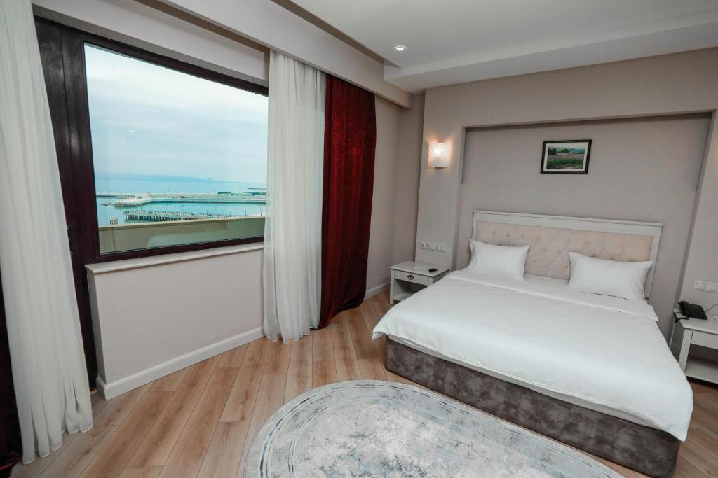 حوض سباحة داخلي